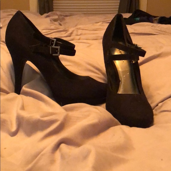 Size 8 black pumps - Picture 1 of 3